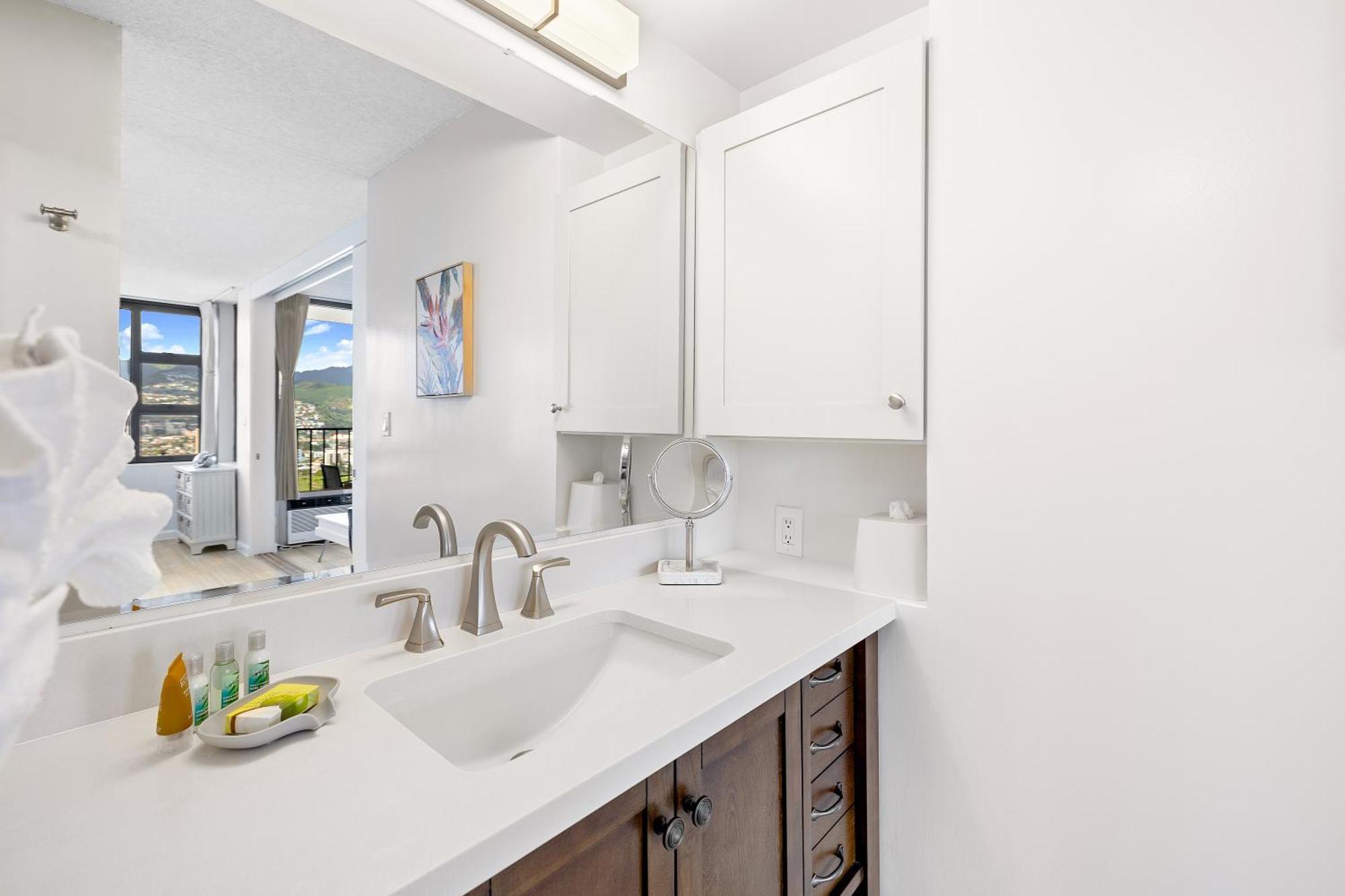 Tropical Bliss, Mountain View Condo Near Waikiki Beach With Free Parking Honolulu Exterior photo